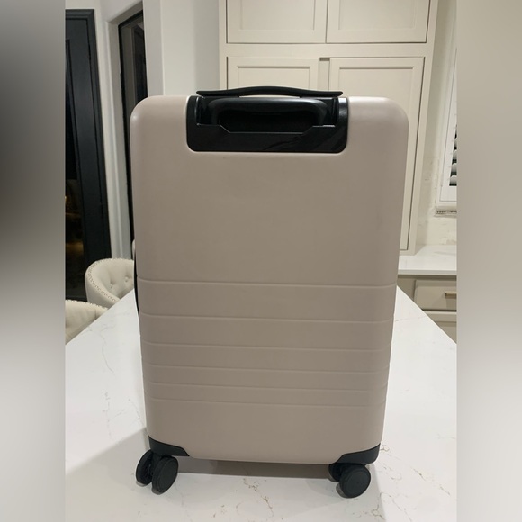 Monos 23 inch carry on plus luggage - Picture 4 of 15